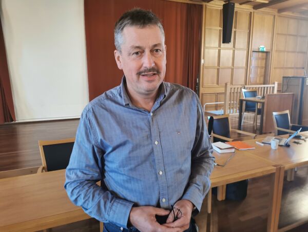 – Vi skubbar problema framom oss