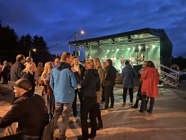 Nær tusen samla i Røsokvika
