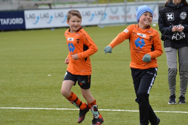 Dei yngste fekk spele fotball igjen