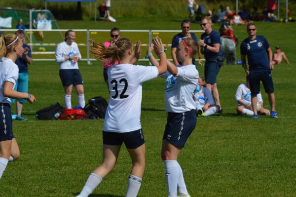 Harøy opna Norway cup med eit brak