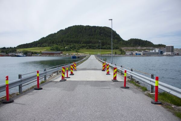Brua over Terøymoloen stengt for tovegskøyring