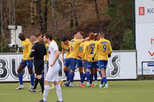 Runda av med rekord og siger heime