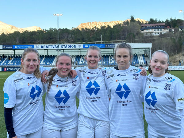 Fotballdamene skåra elleve