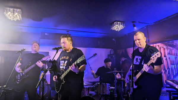 Hæla i taket under Pølse & Rock