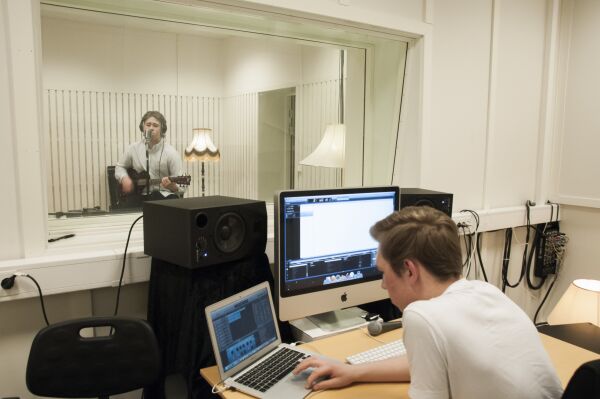 Stortrivst som frivillige på ID-huset