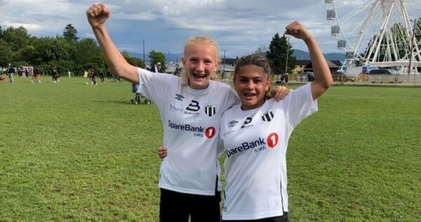 Emilie og Marie spelte finale i Norway Cup