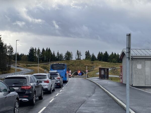 Nogvafjordtunellen open etter bilberging