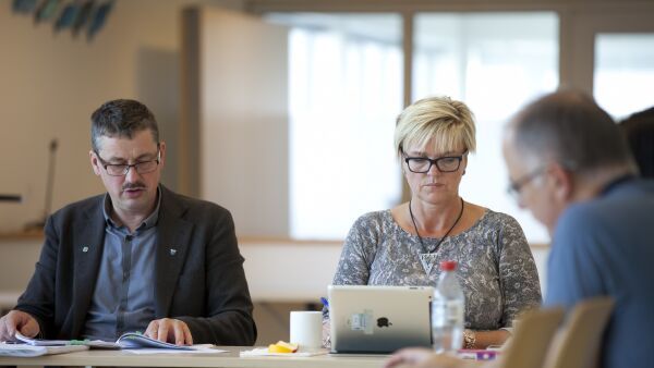 Stiller spørsmål til tryggleiken