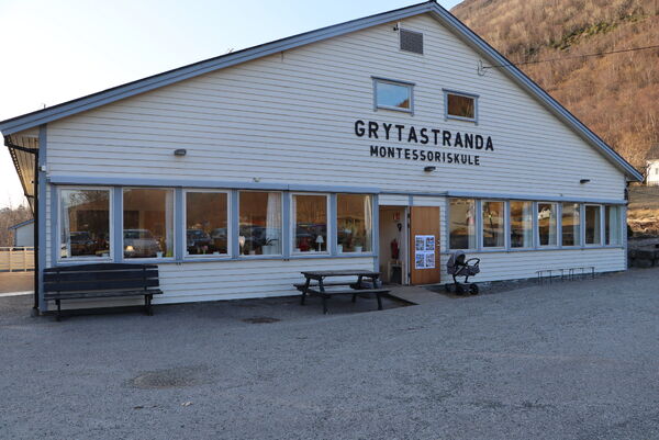 Oppveksttun på Grytastranda