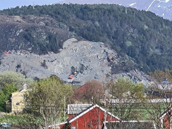 Masseuttak og lagring av stein til Nordøyvegen kan vere ulovleg