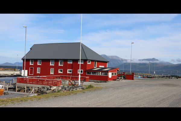 Dugnad på loftet til Haramsøy småbåtlag