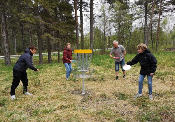 Ny frisbeegolfbane innvia på Eidet