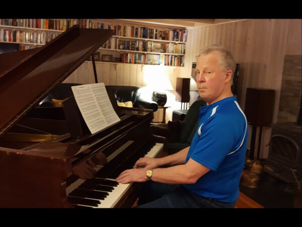 Hyller heimplassen med ny musikk