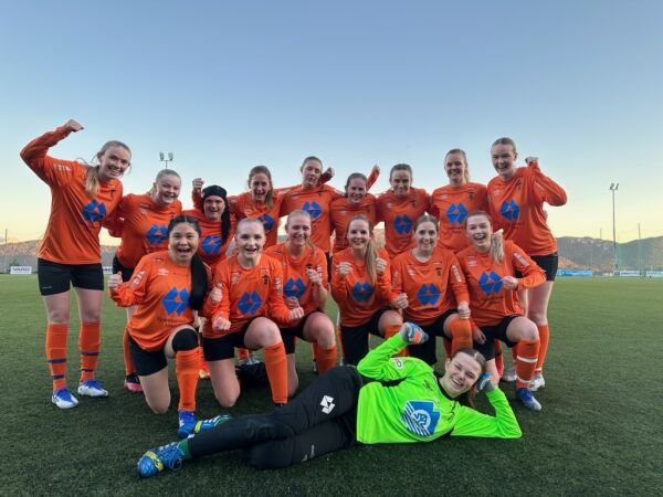 Fotballdamene med full kontroll