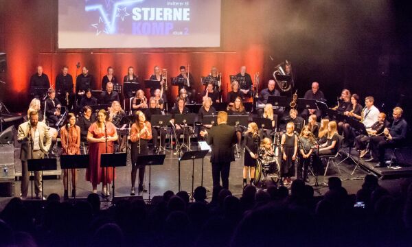 Feirar med storkonsert