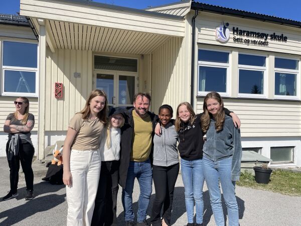 Koding, joik og illustrasjon på Haramsøy skule