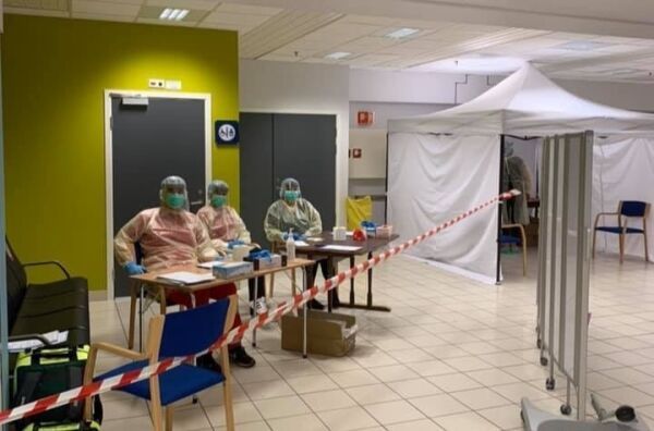 Hjelpekorpset på Vatne testar korona på flyplassen