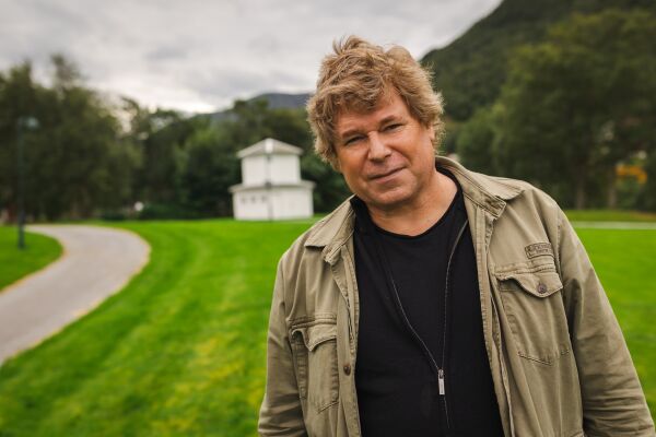 – Eg håper ikkje folk her blir å kalle meg «nypresten». Eg er David.