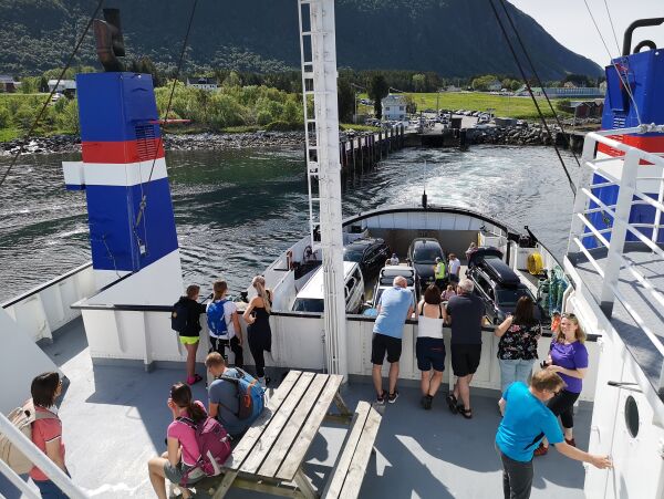 To av tre nordmenn vil feriere i Norge i sommar