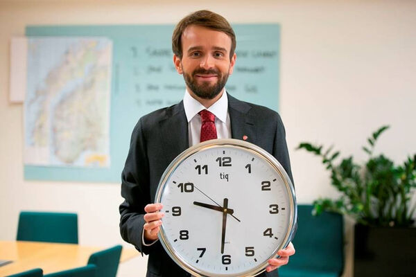Natt til søndag blir klokka stilt ein time fram