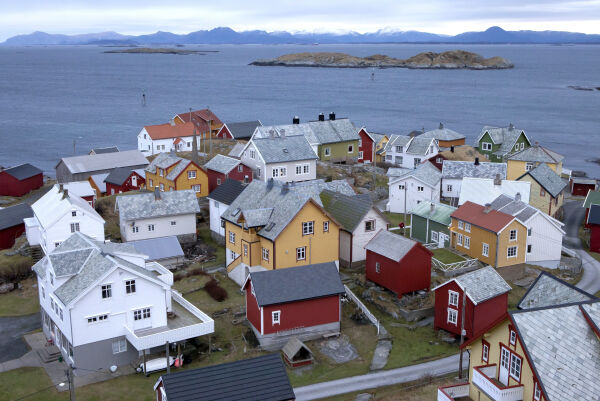 Tilrår å oppretthalde ferjetilbod til Ona og Sandøy
