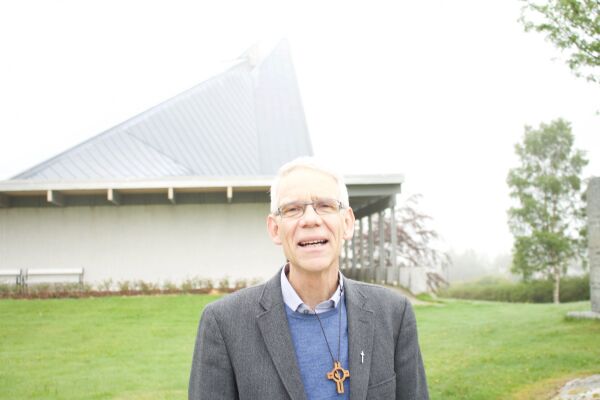 Fullsett kyrkje då Kringstad heldt si siste gudsteneste