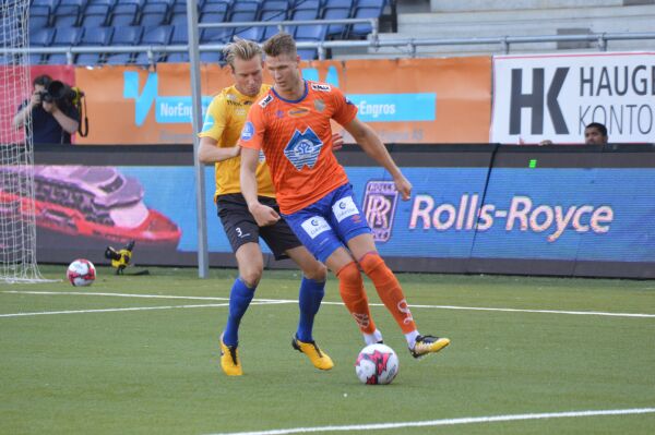 Forsvars-bauta ute mot Nardo. Ny BIL-spelar på veg inn