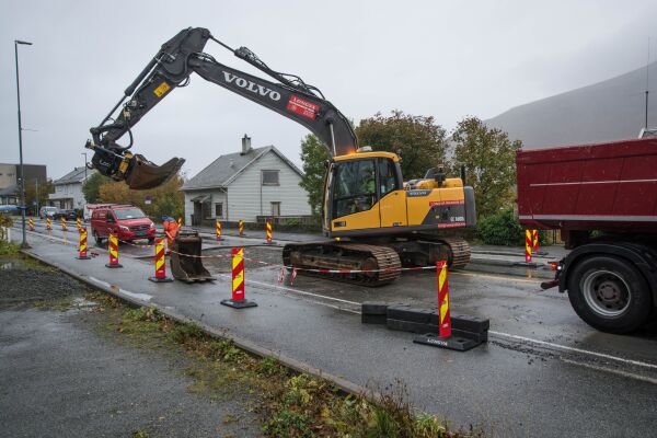 Klart for nye røyr gjennom Brattvåggata