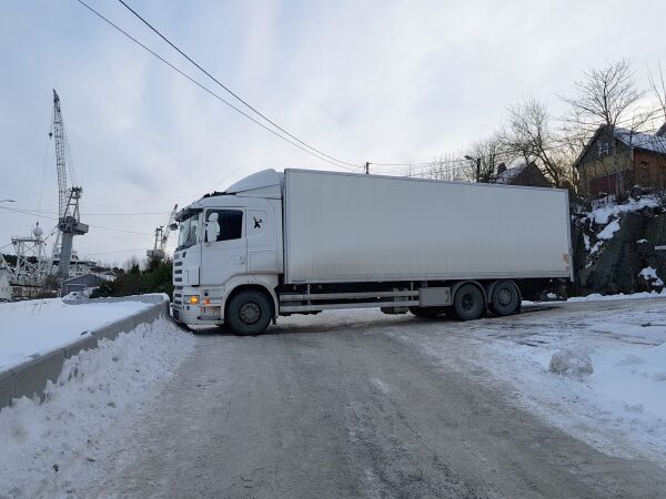 Trailer på tverra i Brattvåg