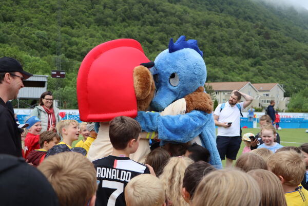 Ein inkluderande laurdag på Brattvåg Stadion