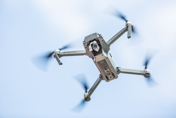 Dronefilma ved militærbase - så kom politiet