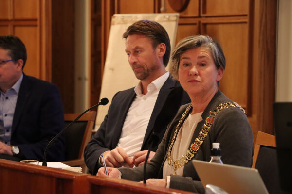 Vil sette kommunedeling på vent