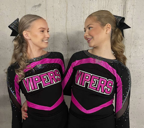 Bronse til cheerleader-jenter i NM