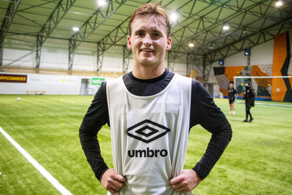 AaFK-spelar trener med Brattvåg