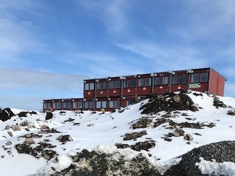 Kontorbrakker sett opp på Haramsfjellet