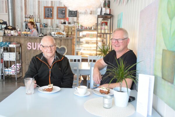 Kaffikopp på tvers av bygdelaga
