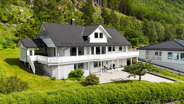 Dette huset gjekk nesten ein halv million over takst