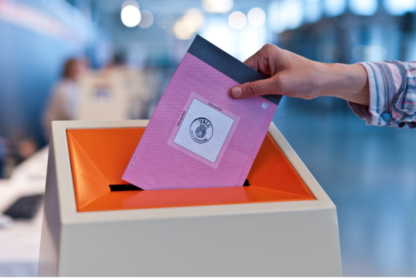 Knapp leiing til Arbeiderpartiet
