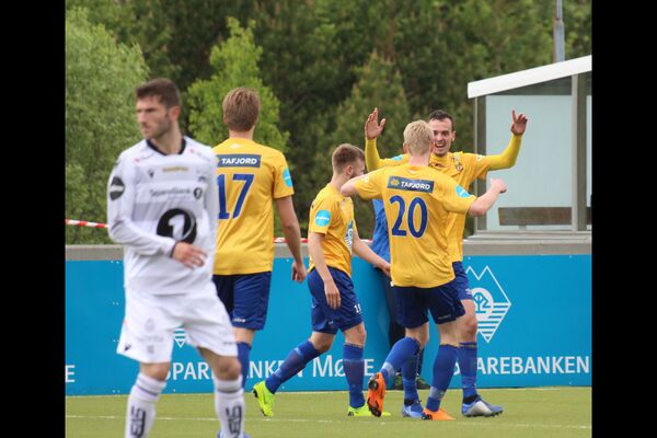 Her kan du sjå bilete frå cupkampen mellom Brattvåg og Kristiansund