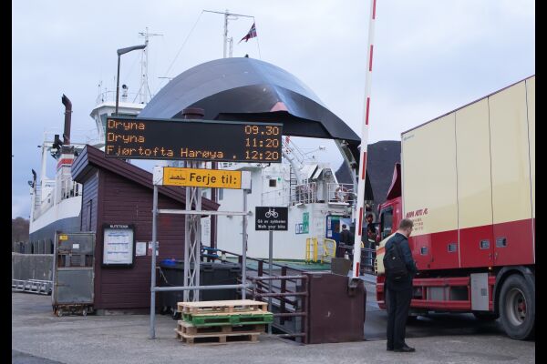Redusert ferjekapasitet mellom Brattvåg og Fjørtoft torsdag morgon