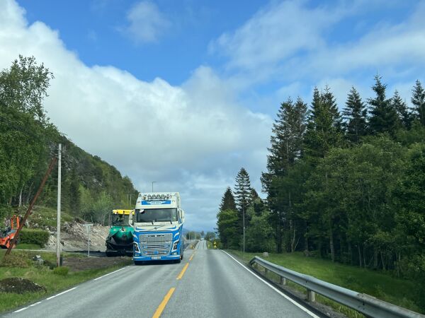 Asfaltering på Grytastranda