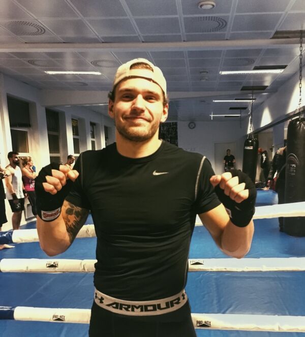 Brattvåging MMA-debuterer i England