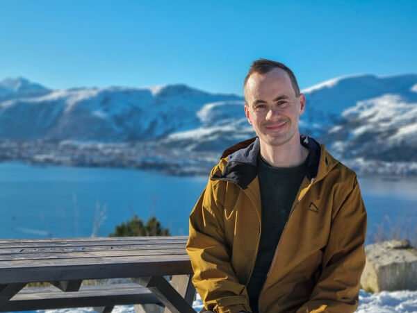 Hva med å vedlikeholde fylkesveiene heller enn å bygge monsterveier?