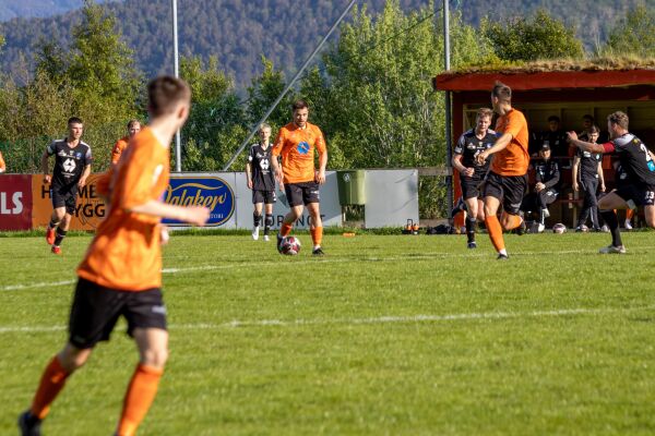 Uavgjort for unggutane
