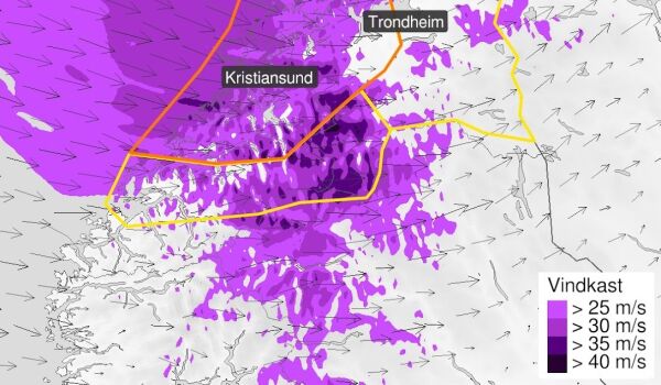 Farevarsel for sterk storm langs kysten