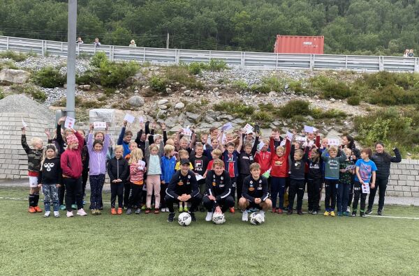 Endeleg opna for fotballskule igjen