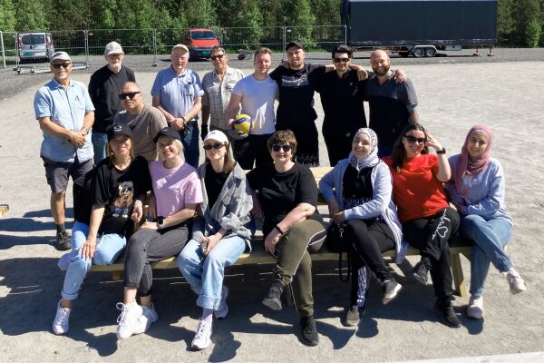 Frivillige flyktningar trår til for Bygda--festivalen