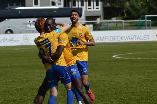 Opprykk og klubbrekordar då korona-tåka letta