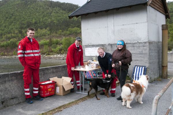 Arrangerer bingomarsj rundt Synnalandsvatnet