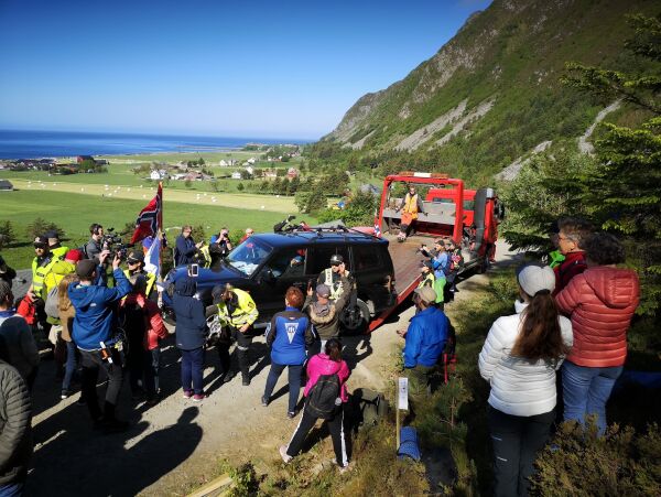 Politiet er i ferd med å fjerne Thue